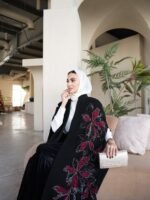 ⁦كاب كريب كوري بتطريز يدوي شك احمر⁩ - الصورة ⁦9⁩