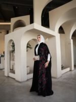 ⁦كاب كريب كوري بتطريز يدوي شك احمر⁩ - الصورة ⁦5⁩