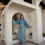 قفطان تركواز مطرز بتفاصيل فاخرة