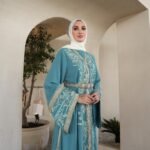 قفطان مطرز فاخر بكلف مغربية وحزام أنيق