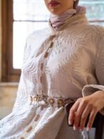 ⁦قفطان جاكار ملكي بلون عاجي⁩ - الصورة ⁦2⁩