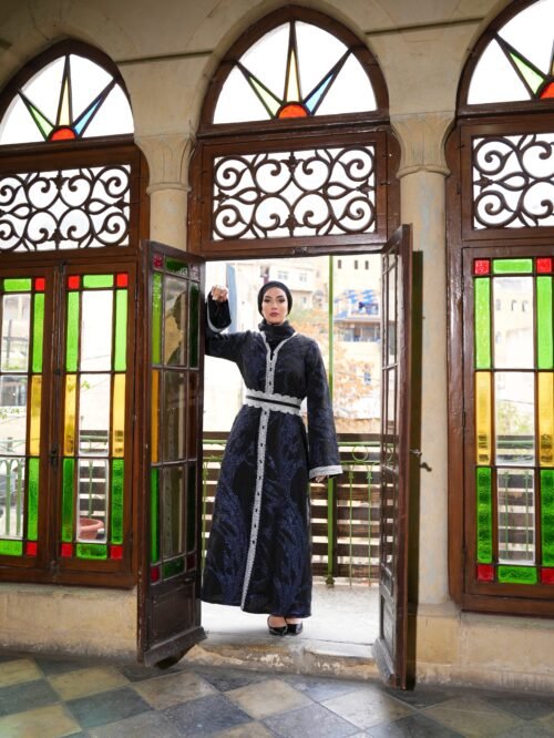 ⁦قفطان بروكار اسود ملوكي⁩ - الصورة ⁦2⁩